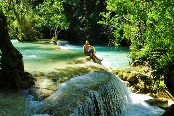 Backpacking Laos: past temples and waterfalls