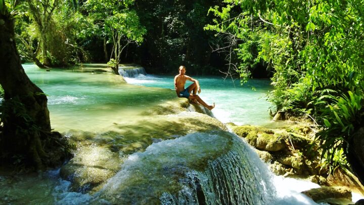 Backpacking Laos: past temples and waterfalls