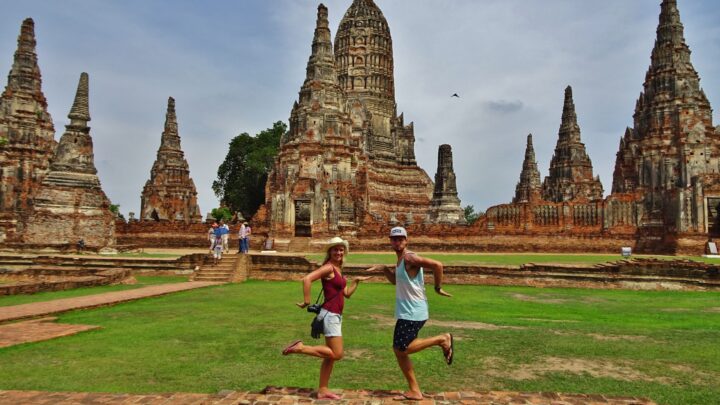 North Thailand: Safaris, Temples and Longnecks